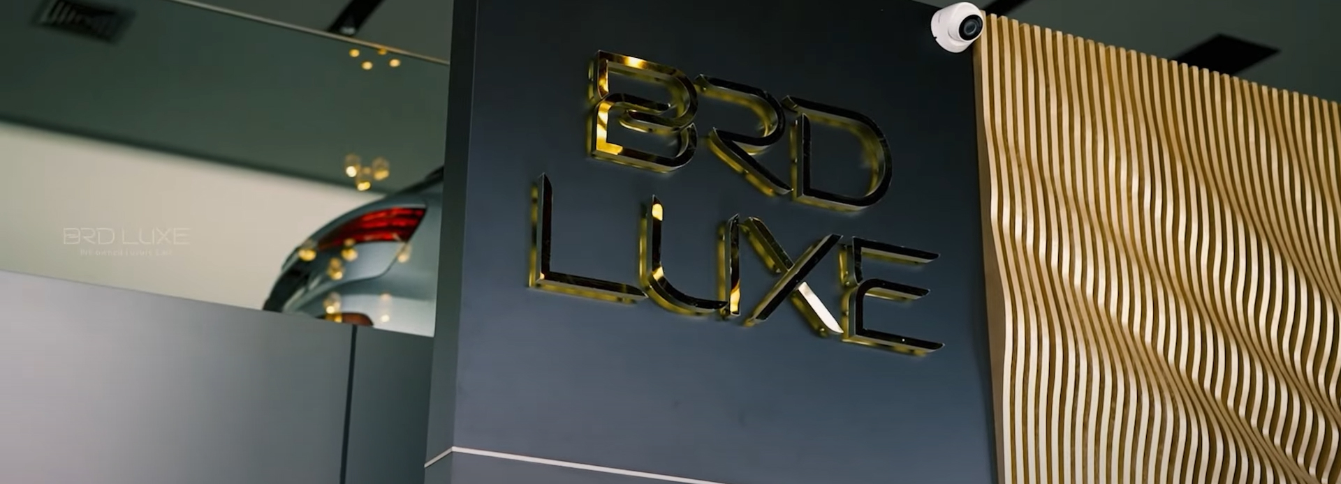 showroomBanner